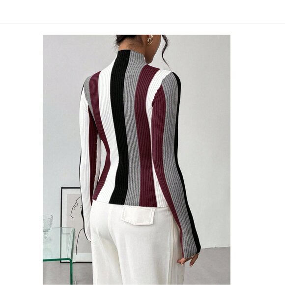 Round Neck Multi-Colored Sweater Medium - Picture 2 of 12